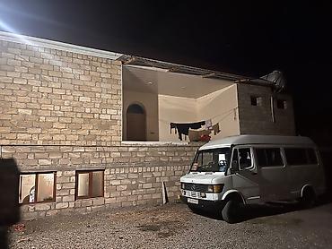 hokməli ev: Satilir cox cox tecili elim yandi qiymetde razilawma olajag etrafli — 1