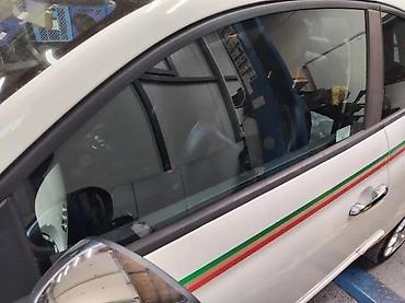 Auto-delovi: Fiat 500 levo staklo. Fiat 500 levo stakloOriginalni delovi Moguca — 2