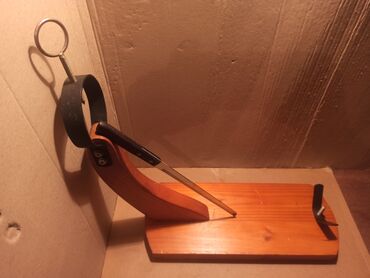 Ostala kuhinjska oprema: Drveno postolje za sečenje pršuta. Dimenzije postolja 40cm x 16,5cm — 4