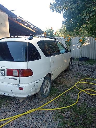 Toyota Picnic: 2001 г., 2 л, Механика, Бензин
