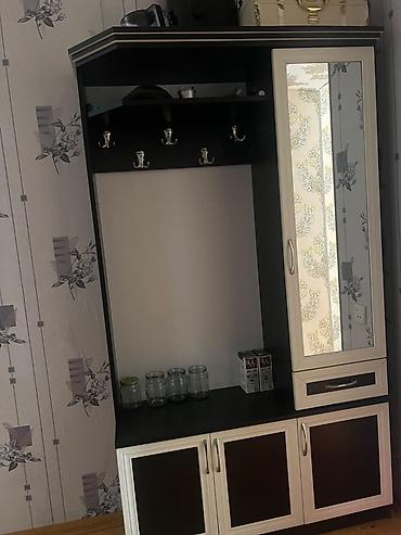 Dəhliz üçün funksional giriş mebeli (paltar asqılığı ilə şkaf lalafo.az -da Dəhliz üçün funksional giriş mebeli (paltar asqılığı ilə şkaf