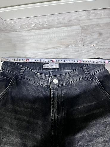 Kişi geyimləri: Cins şalvar, Bershka — 6