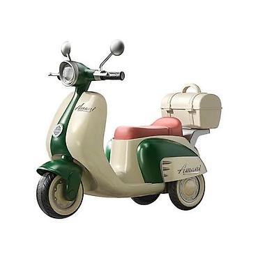 bogner sorcevi: Vespa na akumulator (CT-418772)Dimenzije: 91 x 39 x 70 cmBaterija: 6V — 2