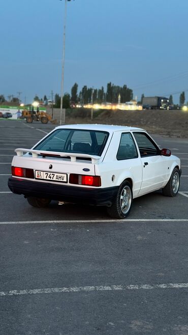 Ford: Ford Escort: 1990 г., 1.3 л, Механика, Бензин, Купе