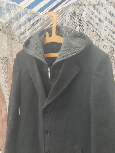 пальто короткое: Пальто мужское. капюшон отстёгивается. размер 54. на рост 176 см
