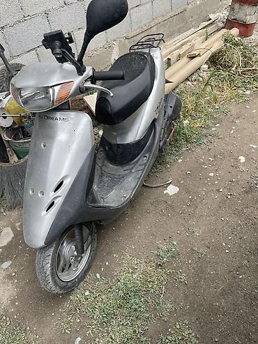 Скутеры: Скутер Honda Dio (серия AF) 2-тактный, серебристый. Стоит 70 кубов от — 2