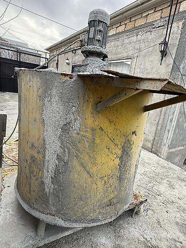 Alətlər: Sənaye qarışdırıcı və nasos komplekti - Böyük həcmli, silindrik metal — 1