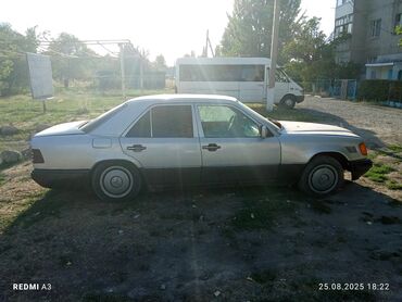 лупарик мерс 210: Седан Mercedes-Benz E-Class серебристого цвета с черными молдингами и