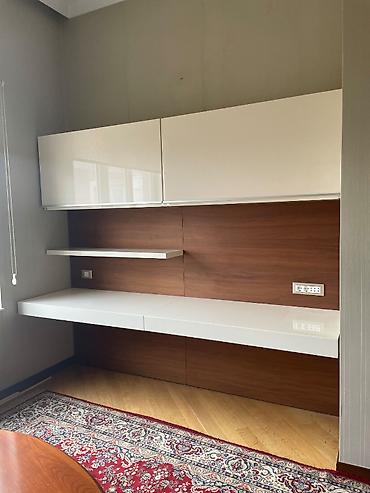 mdf panel: Ish masasi reflerle, 240 sm. iki hisseden ibaretdir, 120 sm de almag — 1