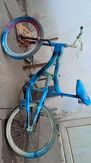 велосипед 1500: Продаю за 1500 сом, надо поменять цепь, и подкочать колёса, состояние