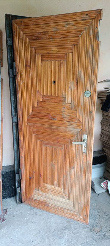 Двери и комплектующие: Входная дверь, Сталь, Правосторонний механизм, Б/у, 200 * 80