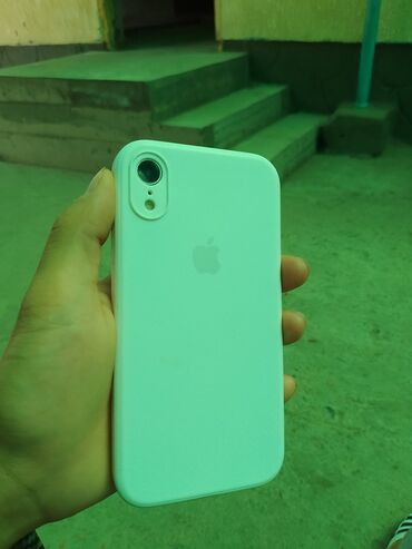 телефон танк 2: IPhone Xr, Б/у, 64 ГБ, Белый, Зарядное устройство, Защитное стекло, Чехол, 78 %