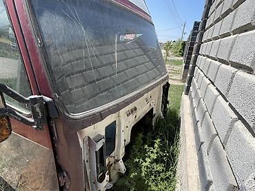 кабина 53: Кабина грузовика Volvo FH (высокая крыша), бордовый цвет с серыми — 4