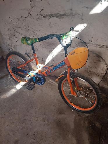 Velosipedlər: Uşaq velosipedi – narıncı rəngdə, 20” təkər ölçüsü (təxminən) — 2