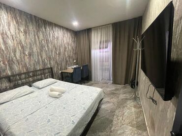 суточный квартира кудайберген: Уютный номер в гостинице с удобной кроватью. В номере есть телевизор и