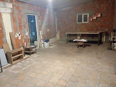 Коммерческая недвижимость: Anbar/ustaxana üçün yer – geniş və işıqlı məkan .Qiymet razilasma yolu — 2