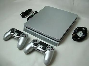PS4 (Sony Playstation 4): U ponudi je Sony PlayStation 4.
Konzola je najnoviji SLIM model — 2