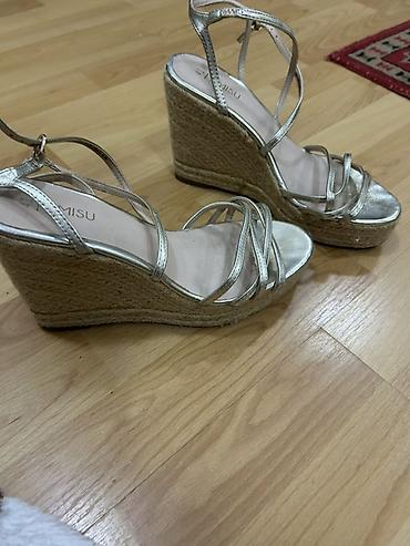 ağ sandallar: Amsu qadın sandaleti – platformalı (wedge) model - Rəng: metalik — 2