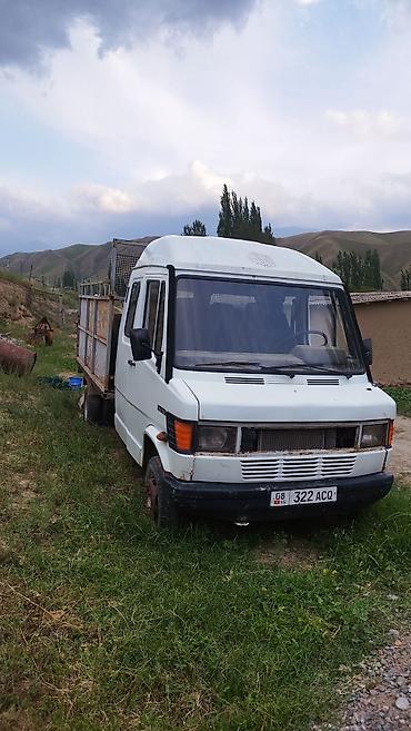 света диоты: Mercedes-Benz : 1995 г., 2.9 л, Механика, Дизель, Фургон — 2