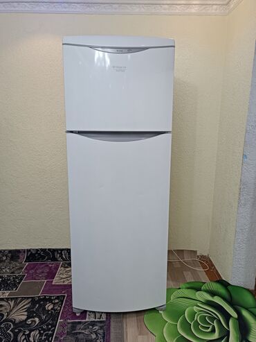 встраиваемая бытовая техника для кухни: Муздаткыч Hotpoint Ariston, Колдонулган, Эки камералуу, No frost, 70 * 195 * 60