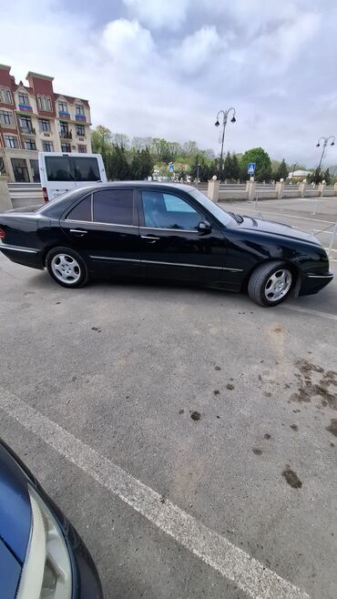 Mercedes-Benz: Mercedes-Benz E-Class: 2.4 l | 2000 il Sedan — 9