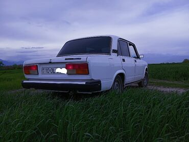 VAZ (LADA): Avtomobil: VAZ 2107 (klassik “Jiquli”) Kuzov: sedan, ağ rəng Qapılar — 1