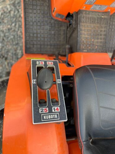 Мини-тракторы Kubota: Мини-трактор Kubota Bulltra B1-17 с навесным оборудованием — 7