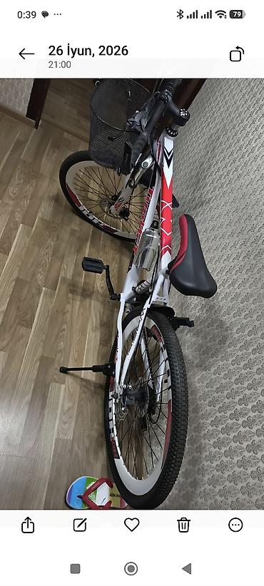 İdman velosipedləri: Velosiped – dağ/şose tipli, 26” təkərli - Rəng: ağ-qırmızı-qara dizayn — 2