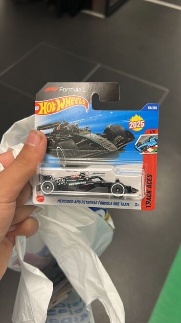 заказать модель машины: Hot Wheels – Formula 1 seriyası “Track Aces” Model: Mercedes-AMG