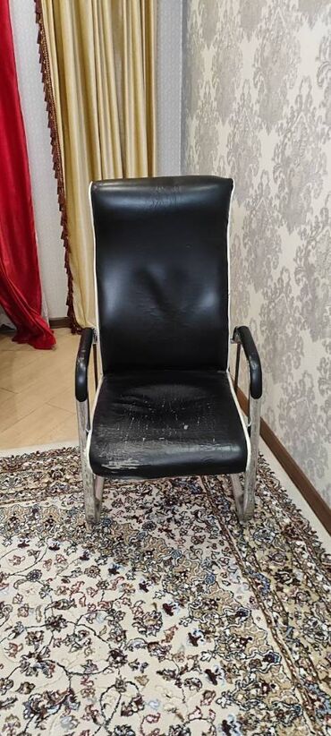 кресла офисные бу: Продам кресло офисное 1 шт