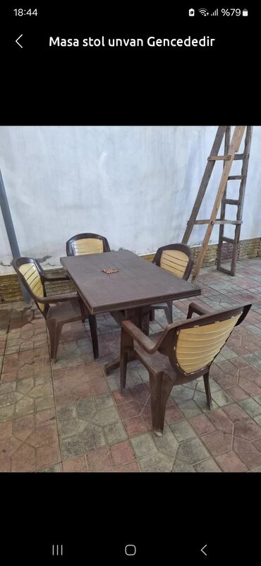 4 qapili niva satisi: Balkon üçün, İşlənmiş, Açılmayan, Dördbucaq masa, 4 stul