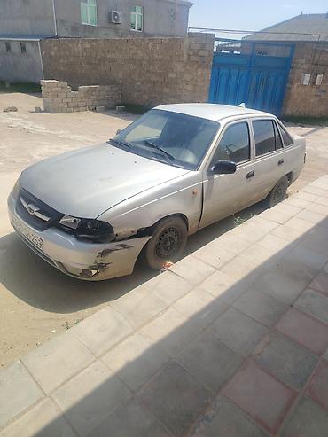 nexia daewoo: Daewoo Nexia sedan, gümüşü rəng. - Kuzov: 4 qapı, arxa spoyler — 2