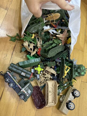 Oyuncaqlar: Uşaq oyuncaqları dəsti Fotoşəkillərdə gördüyünüz müxtəlif — 7