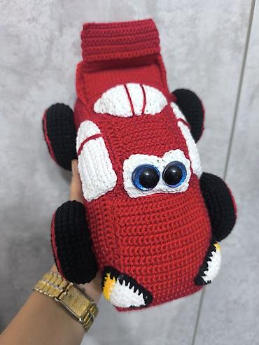 Вязаная игрушка «Машинка» крючком. - Ярко‑красная игрушка в виде