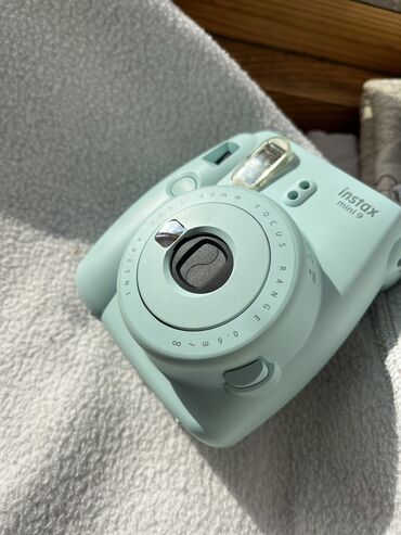 Фотоаппараты: Instax mini 9 пользовались 2-3 раза, в коробке есть ремешок, селфи