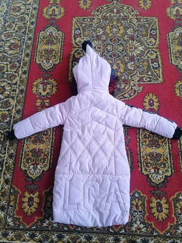 пуховое пальто детское: Детское, длинное пуховик пальто, в идеальном состоянии на 7-8-9 лет