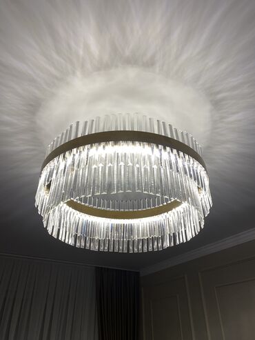 люстра потолочный: Люстра, горит в три положения, металл/стекло, диаметр 80см, новая