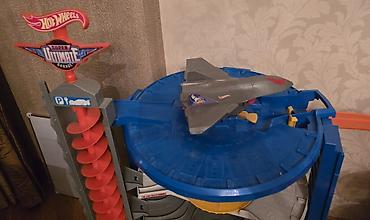 Avtomobil satışı: Hotwheels super ultimate garage. içinə 140 maşın yerləşir. yalnız — 5