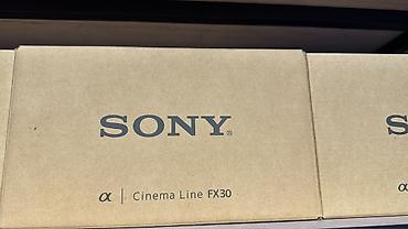 Foto və videokameralar: **Sony α Cinema Line FX30** Sony-nin peşəkar Cinema Line seriyasına — 1