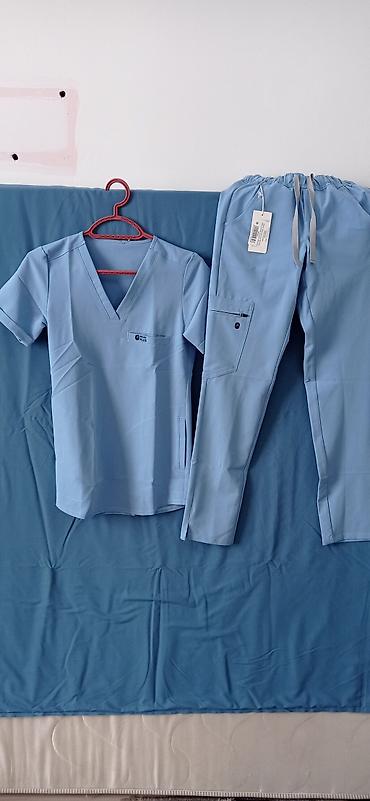 Медицинская одежда: Медицинский халаты,брюки,кофты Варианты моделей: - Приталенный халат — 6