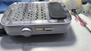 оборудование бизнес: Пылесос-экстрактор для маникюра/педикюра с встраиваемым фильтром