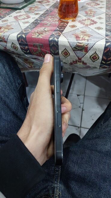 Apple iPhone: IPhone 16 Pro, Qara, Face ID — 14