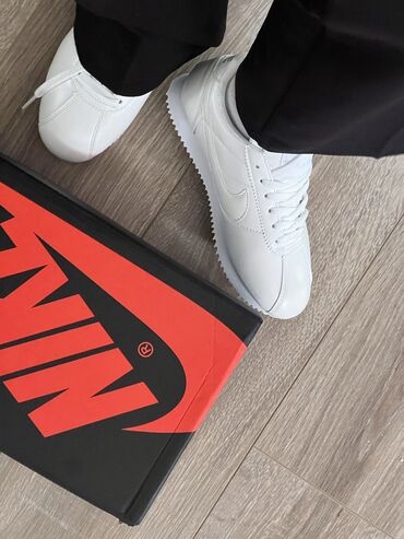 кроссовки женские найк: Кроссовки, 36, Nike, Новый, цвет - Белый, Бесплатная доставка, Платная доставка, Самовывоз