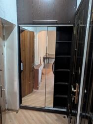 Uzunmüddətli kirayə mənzillər: Bakixanov qəsəbəsi(Razin),Kristal şadlıq sarayın yanında,1/3 binada — 4