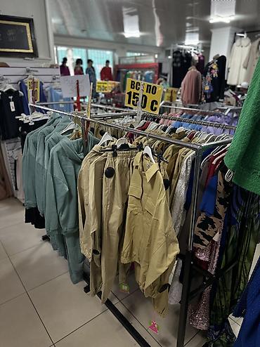 Вешалки: Вешалка для одежды 
В длину 2м
В ширину 1м
В высоту 1.6м — 3