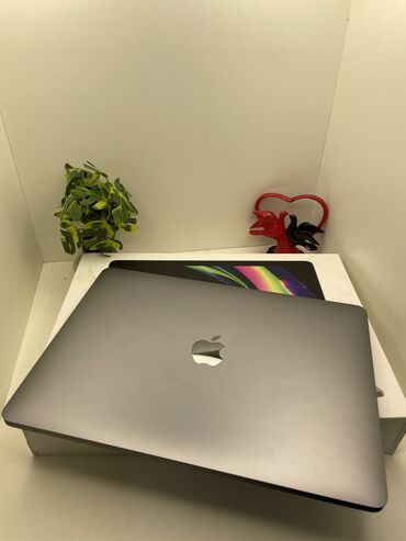 компьютер apple: Ноутбук, Apple, 8 ГБ ОЗУ, Apple M1, 13.3 ", Б/у, Для работы, учебы