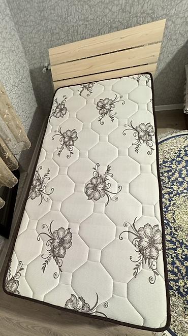 tek neferlik taxt: Tək nəfərlik çarpayı və döşək dəsti - Ölçü: təxminən 90×200 sm tək — 2