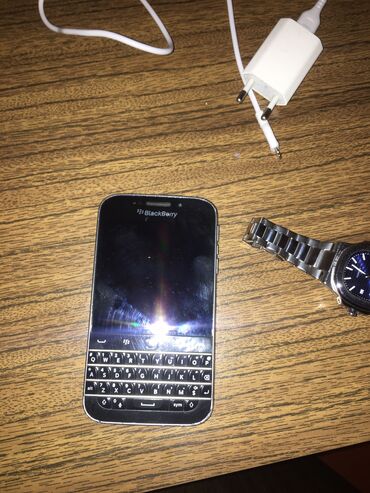 blackberry q10 в Азербайджан | BLACKBERRY: Telefonun hec bir parblemi yoxdu herbirweyi iwleyir. Sadece iwletmirem