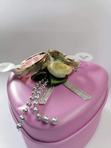 Prstenje: Vel 13
Cena 900 din/kom — 8