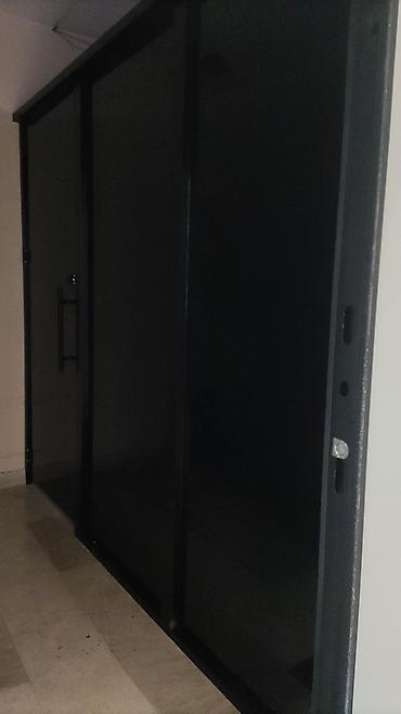 Qara şüşəli tambur/ayrıcı qapı sistemi - Material: temperlənmiş tünd